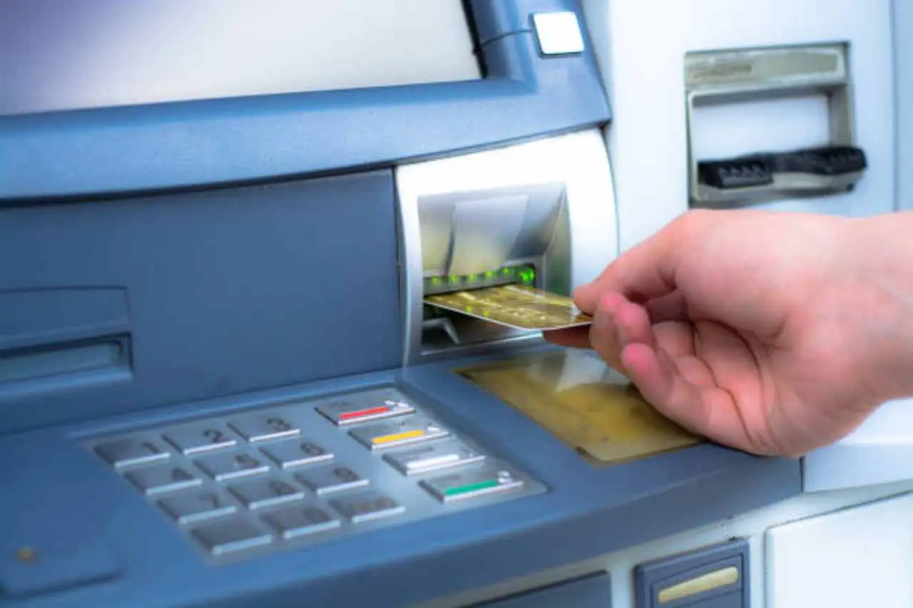 Come prelevare al bancomat evitando le commissioni nascoste e risparmiare subito Immagine selezionata