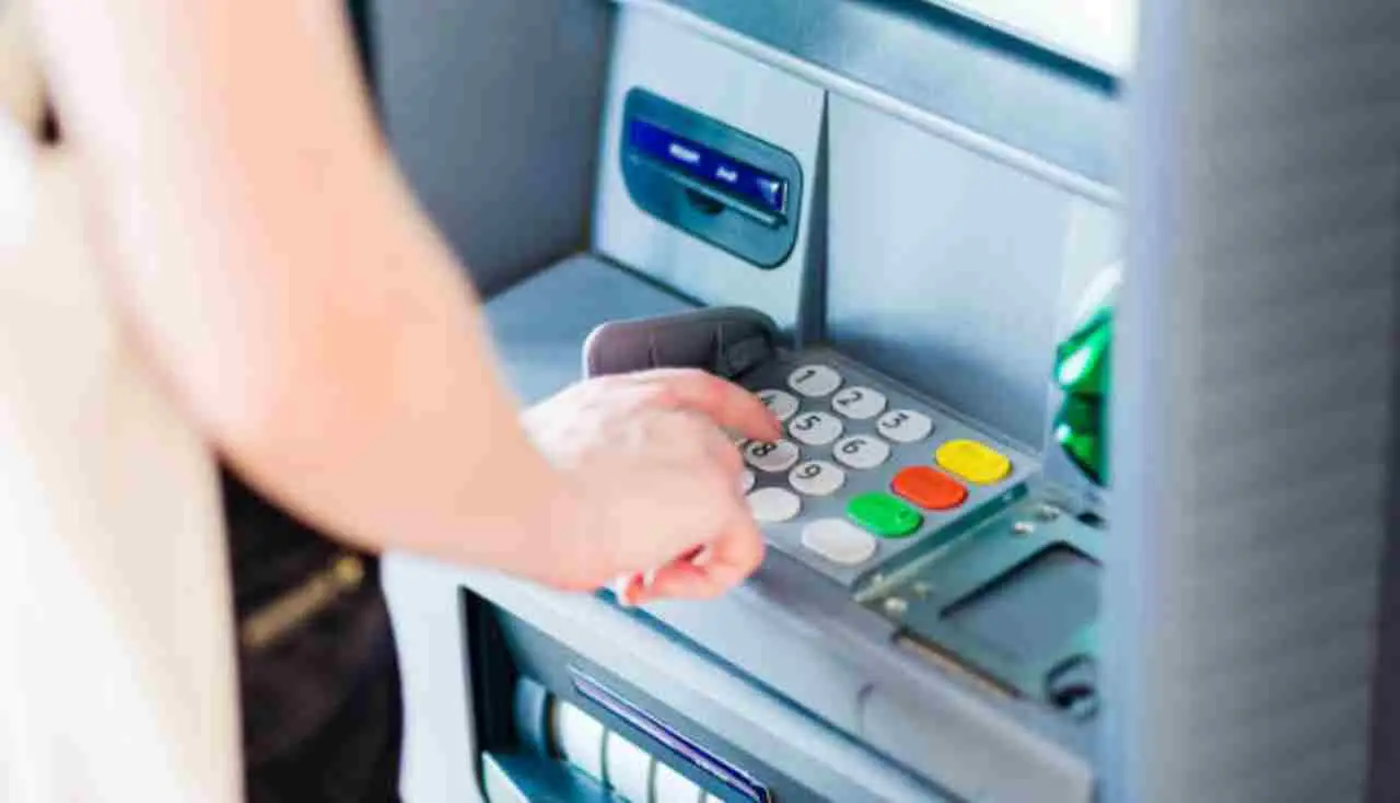 Come ottenere contanti senza usare il bancomat: il metodo alternativo che sta conquistando gli italiani Immagine selezionata