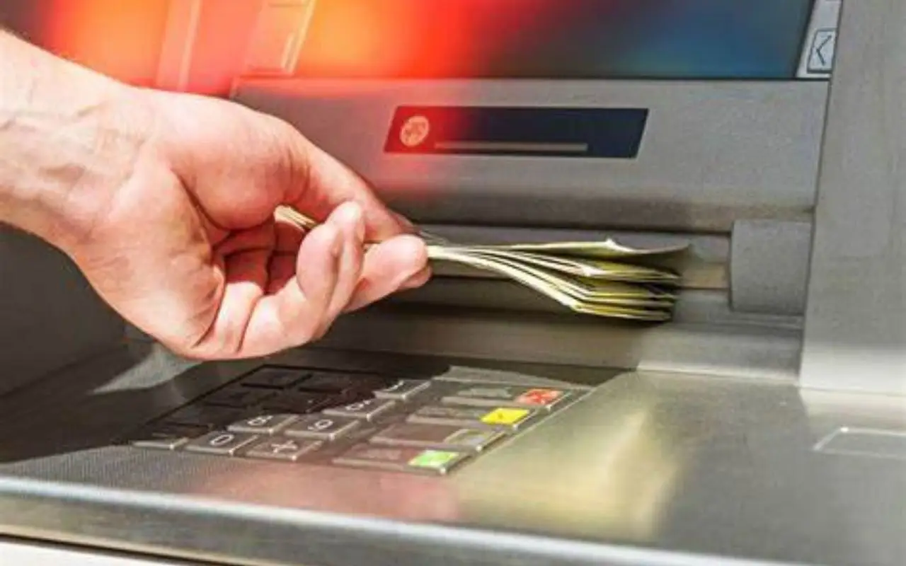 Come ottenere contanti senza usare il bancomat: il metodo alternativo che sta conquistando gli italiani Immagine selezionata
