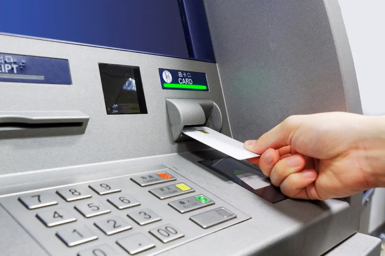 Come ottenere contanti senza usare il bancomat: il metodo alternativo che sta conquistando gli italiani Immagine selezionata
