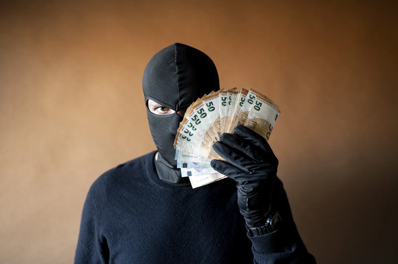 Crescono le truffe bancarie consigli utili per proteggere i risparmi dagli hacker Immagine selezionata