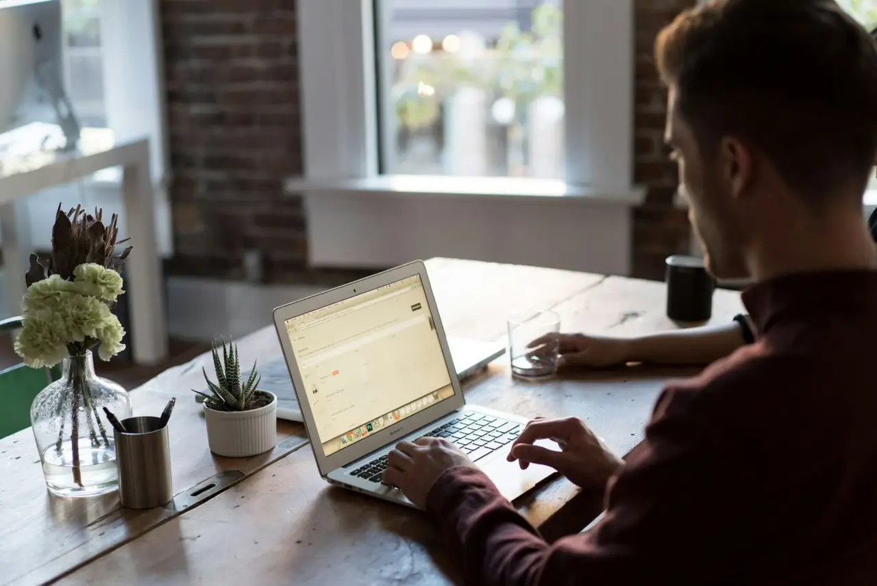 Smart working, nuove regole dal 2025: ecco cosa sapere Smart working, nuove regole dal 2025: ecco cosa sapere